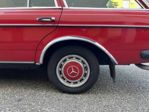 Image 6/8 of Mercedes-Benz 300 TD (1980)