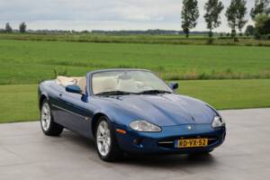 Image 29/50 de Jaguar XK8 4.0 (1997)