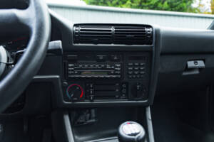 Image 41/57 of BMW M3 (1988)