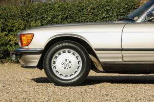 Bild 35/50 von Mercedes-Benz 560 SL (1987)