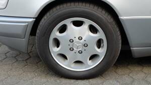 Image 57/74 of Mercedes-Benz E 320 (1997)