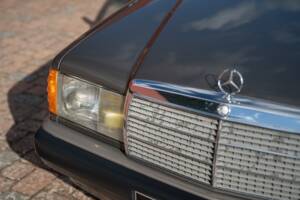 Immagine 3/73 di Mercedes-Benz 190 D 2.5 (1990)