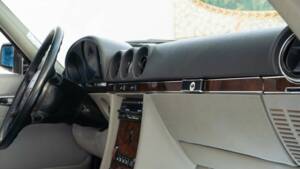 Image 23/29 of Mercedes-Benz 560 SL (1987)