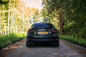 Image 15/24 de Alfa Romeo Giulia Quadrifoglio (2018)