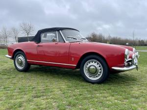 Image 15/24 of Alfa Romeo Giulia 1600 Spider (1963)