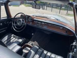 Image 18/47 of Mercedes-Benz 250 SE (1966)