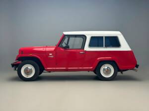 Image 2/20 of Jeep DJ-5F (1977)