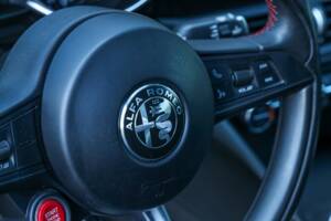 Bild 21/50 von Alfa Romeo Giulia Quadrifoglio (2017)