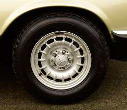 Image 23/50 of Mercedes-Benz 500 SL (1983)