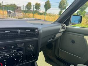 Image 16/55 de BMW 323i (1984)
