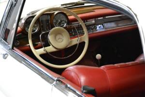 Image 19/61 de Mercedes-Benz 250 SE (1966)