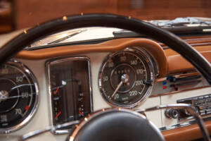 Image 33/55 of Mercedes-Benz 230 SL (1965)