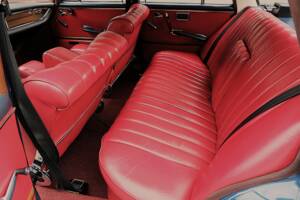 Image 26/76 de Mercedes-Benz 220 S b (1963)