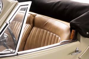 Image 33/50 de Jaguar XK 120 DHC (1953)
