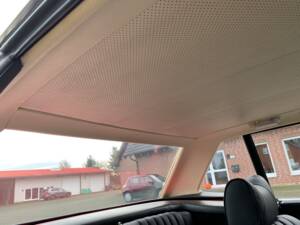 Image 135/177 de Mercedes-Benz 350 SL (1974)