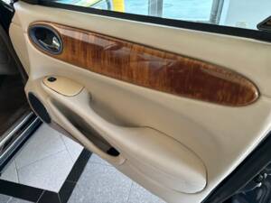 Image 5/15 de Jaguar XJ 8 Executive (1998)