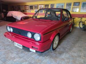 Image 40/55 de Volkswagen Golf Mk I Convertible 1.6 (1990)