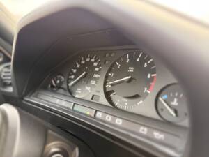 Image 10/27 de BMW 320i (1989)
