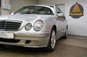 Bild 6/38 von Mercedes-Benz E 200 Kompressor (2001)