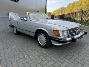 Image 12/36 de Mercedes-Benz 560 SL (1987)