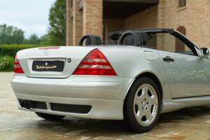 Obraz 18/50 pojazdu Mercedes-Benz SLK 230 Kompressor (1997)