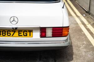 Image 23/50 of Mercedes-Benz 500 SEL (1984)