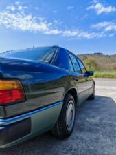 Bild 11/37 von Mercedes-Benz 200 E (1989)