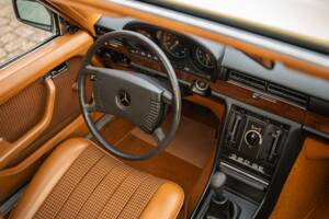 Afbeelding 27/75 van Mercedes-Benz 280 SE (1976)