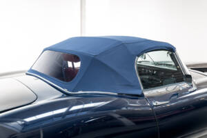 Image 28/36 of Jaguar E-Type (1969)