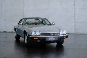 Image 8/47 of Jaguar XJ-SC 5.3 (1987)