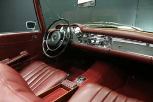 Image 23/50 of Mercedes-Benz 250 SL (1968)