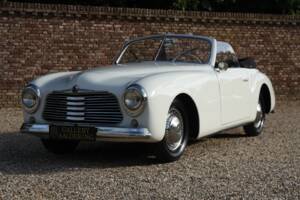 Image 17/50 of SIMCA 8 Sport (1950)