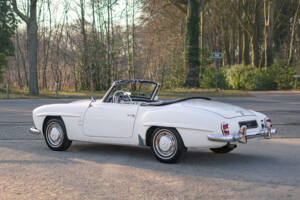 Image 9/42 of Mercedes-Benz 190 SL (1961)