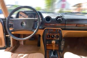 Bild 9/18 von Mercedes-Benz 200 (1983)