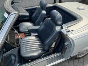 Afbeelding 25/44 van Mercedes-Benz 560 SL (1986)