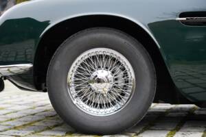 Image 7/22 de Aston Martin DB 6 Mk II (1970)