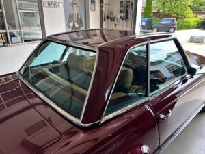 Image 12/40 de Mercedes-Benz 280 SL (1968)