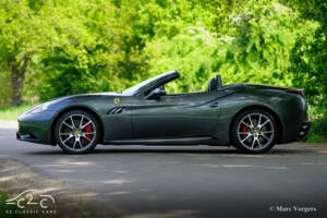 Image 3/85 of Ferrari California (2010)