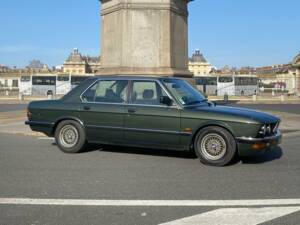 Image 5/7 de BMW 525e (1987)