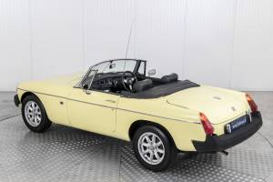 Immagine 18/50 di MG MGB (1976)