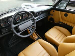 Bild 8/21 von Porsche 911 Carrera 3.2 (1987)