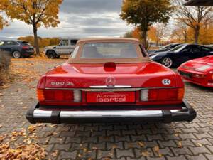 Image 10/22 de Mercedes-Benz 560 SL (1986)