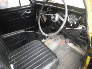 Image 25/40 of Austin FX 4 London Taxi (1970)