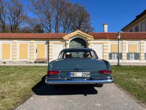 Imagen 7/65 de Mercedes-Benz 220 SE b (1961)