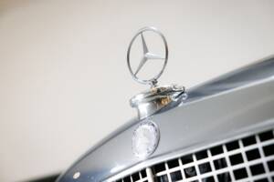 Image 25/32 of Mercedes-Benz 280 SE 3,5 (1971)