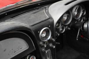 Image 41/50 de Chevrolet Corvette Sting Ray Convertible (1963)