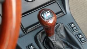Immagine 36/48 di BMW 325i (1986)