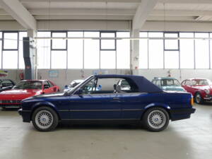 Image 9/37 of BMW 325i (1991)