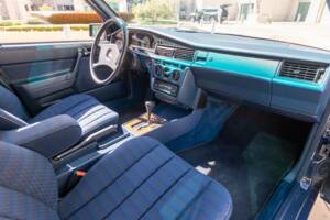 Bild 56/69 von Mercedes-Benz 190 E (1988)