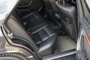 Image 75/98 of Mercedes-Benz 300 E-24 (1992)